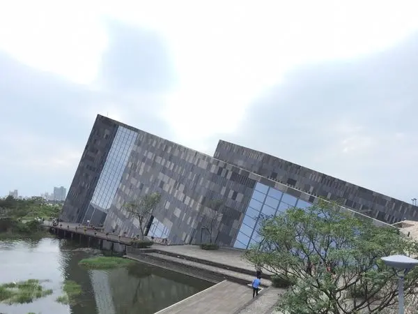 [宜蘭頭城]蘭陽博物館|獨特單面山建築造型|頭城火車站附近景點(內文含交通票價資訊)