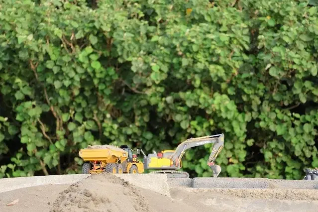 新屋濱海林蔭沙洲 (西濱公路) - 遙控砂石車  - 遙控挖土機