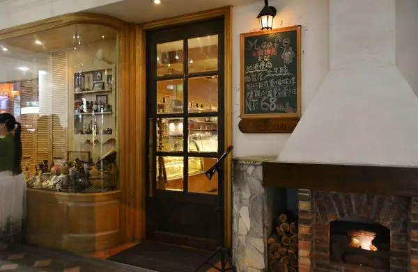 【西門町】老字號西餐館：門卡迪炭燒咖啡廳