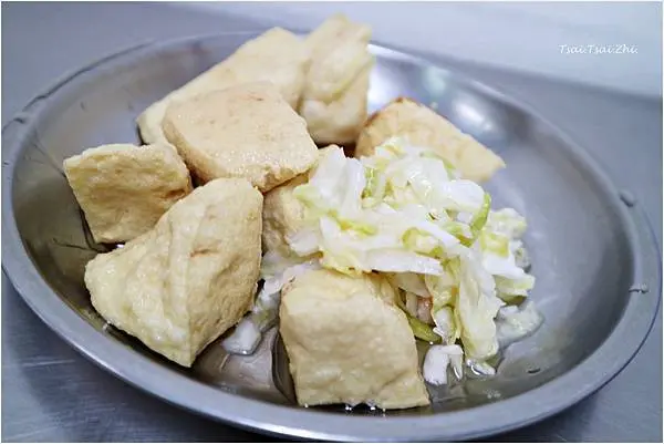 [台北大同]阿華大腸麵線臭豆腐|迪化街之走過路過真的有在臭的