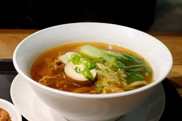 台北松山 zaza咖啡 - 咖啡店也能吃到牛肉麵！聚會下午茶與閱讀不錯得地方