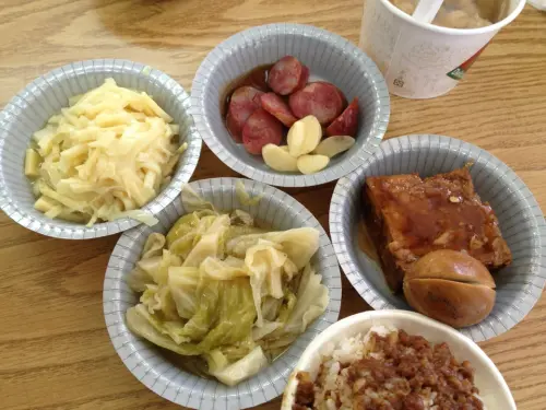 「滿庭香滷肉飯」除了好吃，CP質也很高!!