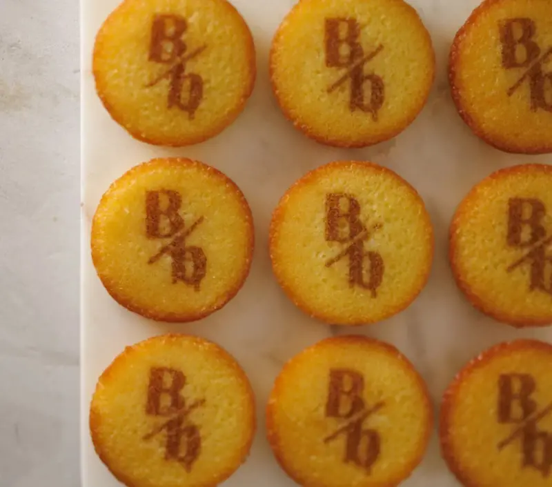 福岡人氣品牌期間限定商品再登場，蜂蜜巧克力夾心餅乾隆重回歸，又吃得到奶油×蜂蜜×巧克力的幸福滋味。