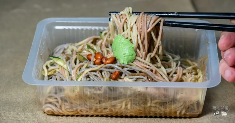 台中太平涼麵首選！60年老店金東山涼麵，涼麵搭蛋花味噌湯開吃。