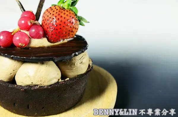 [台中東區美食]台中又一甜點推薦，精緻誘人的外型讓人愛不釋手 -- 甜點心球(台中甜點推薦、台中外帶甜點、台中甜點心球、台中蛋糕甜點、甜點心球推薦、台中伴手禮推薦)