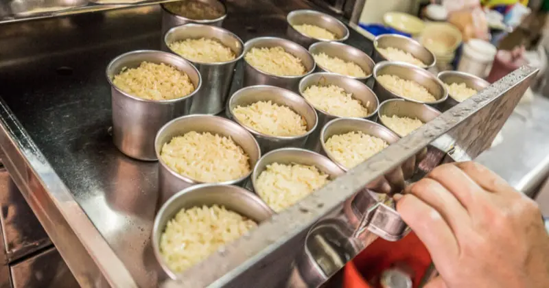 鹿港隱藏版美食！超低調70年老店阿婆當歸鴨筒仔米糕，在地人的口袋名單。