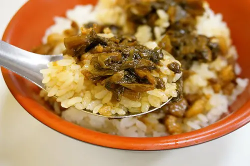 【新竹．美食推薦】秋子阿嬤的廚房-古早味梅菜肉燥飯/滷肉飯雙殺