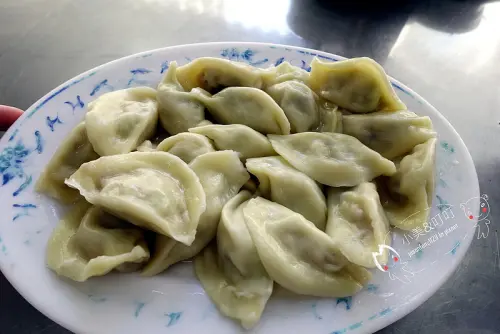 【宜蘭小吃】南塘水餃館，宜蘭市水餃首選！油蔥內餡豐富層次口感與超多料酸辣湯～