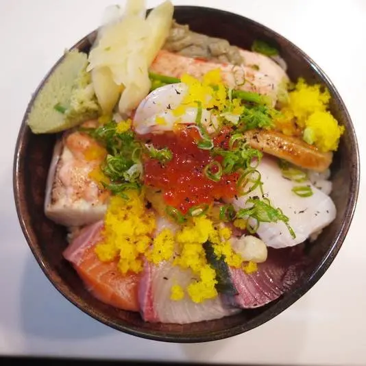 【板橋】二男ほんかく小家料理 ~ 平價好食且CP值爆表的澎派海鮮丼!!!