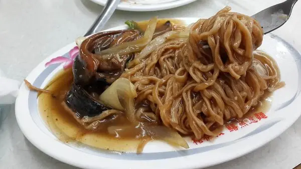 【台南-食】要吃棺材板就要吃創始老店--赤崁棺材板，鱔魚意麵也好吃。