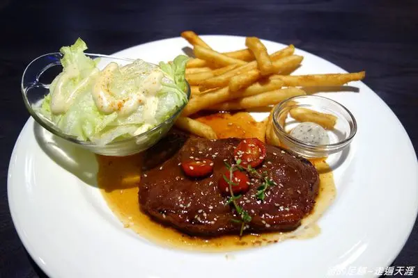 [食記] 台北 - 瓦法奇朵 (台北車站店) ~ CP值超高的美味西式餐點，周年慶大回饋