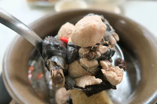 <台中西區>小漁兒燒酒雞-老台中人激推的燒酒雞、九尾雞、烏骨雞-篤行市場漫遊