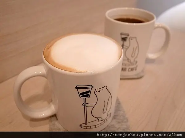 花花，甲飽沒【台北食記】東區-POLAR CAFE 超可愛北極熊主題咖啡店