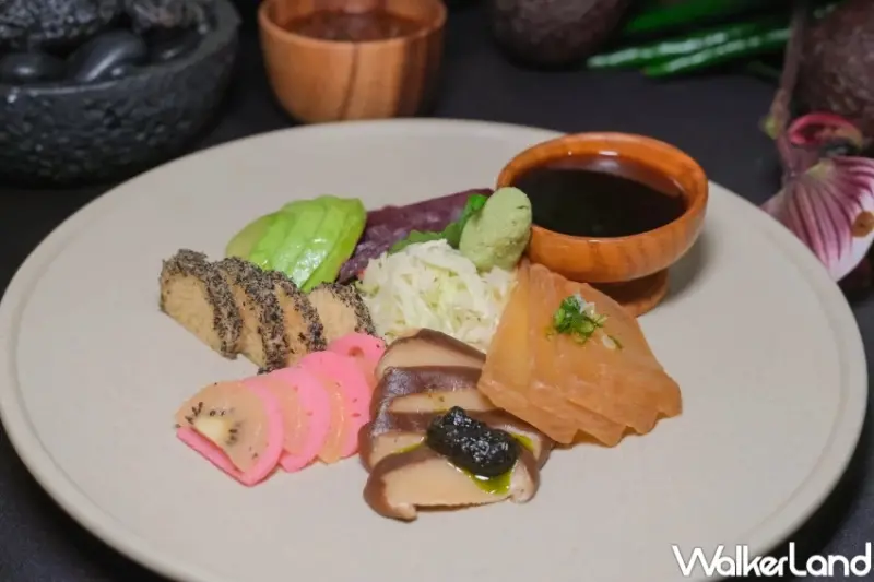 黑白大廚素食生魚片！嵩sung聯名林熙元主廚6大料理，魷魚泡菜冷麵必吃。