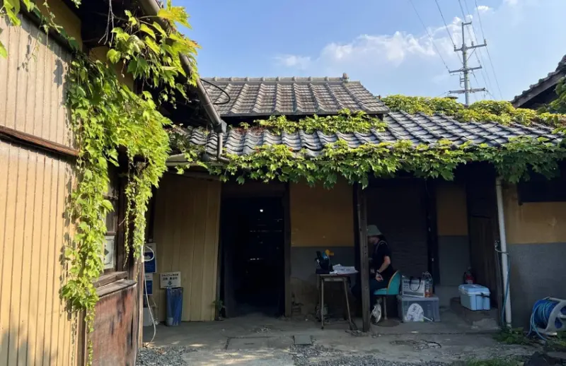 跟著海風與貓散步吧！山城漁村的石牆屋舍藏著一間間懷抱夢想的手作小屋「瀨戶內海新星島嶼－男木島」。