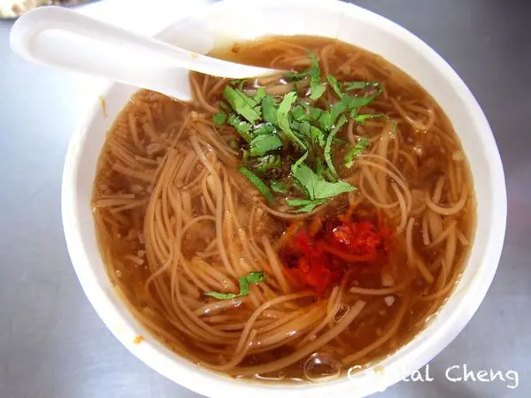 【台中美食推薦】來一碗大腸麵線 味道還不錯 晚上好多人潮小攤 (台中小吃 精明一街)