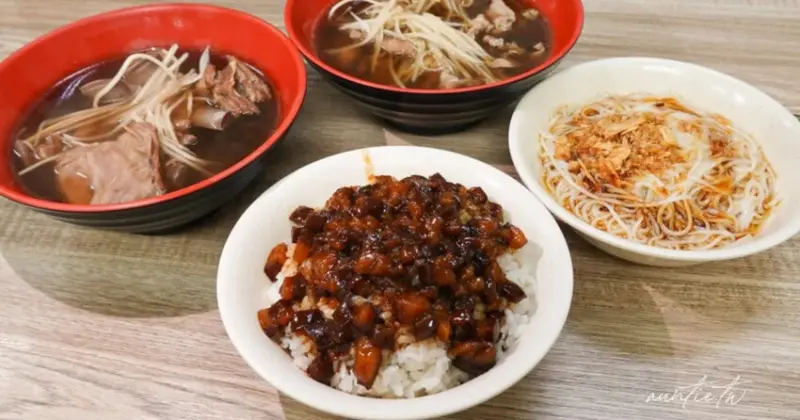 板橋美食必吃！大碗公當歸羊肉米其林必比登推薦，傳說黑金滷肉飯超銷魂。
