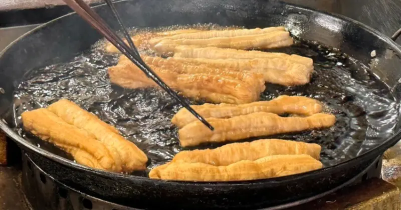 新莊排隊早餐「熊記燒餅油條」推薦！一週只賣四天的90年老店。