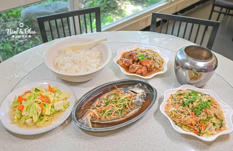 4菜1湯只要880元，免費停車免服務費超划算，一旁就是熱門餵動物景點