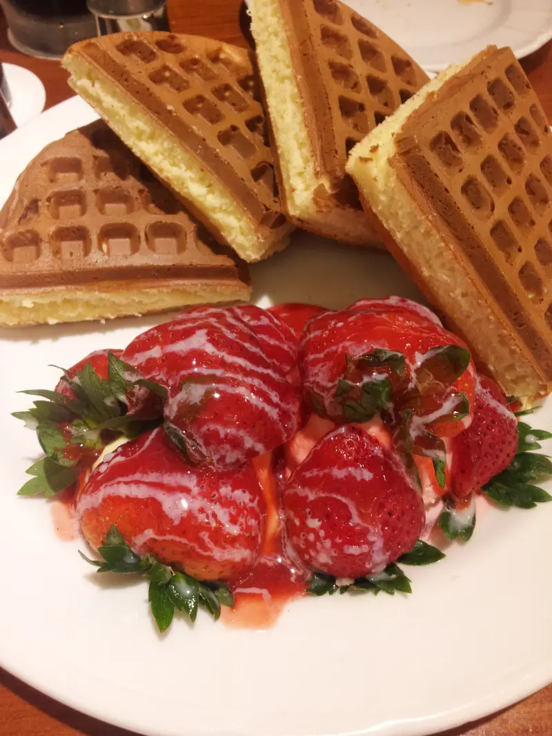 名不虛傳的草莓鬆餅與冰滴咖啡