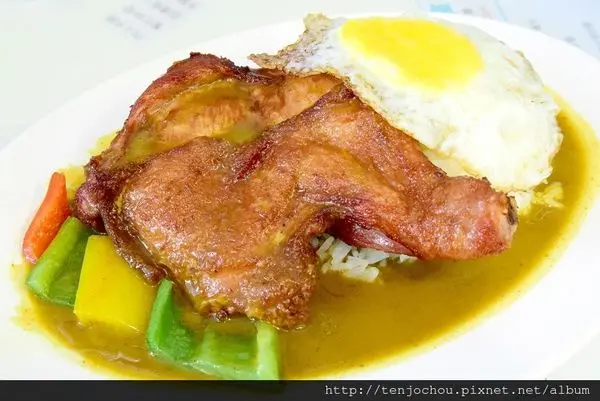 花花，甲飽沒【台北食記】萬芳冰室台灣一號店 生炸雞腿人氣必點！好吃港式茶餐廳推薦