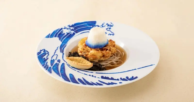 如果浮世繪大師葛飾北齋開食堂會怎樣？北齋展聯動主題咖啡廳登場，CREATIVE MUSEUM TOKYO CAFE「北齋食堂」期間限定營業。