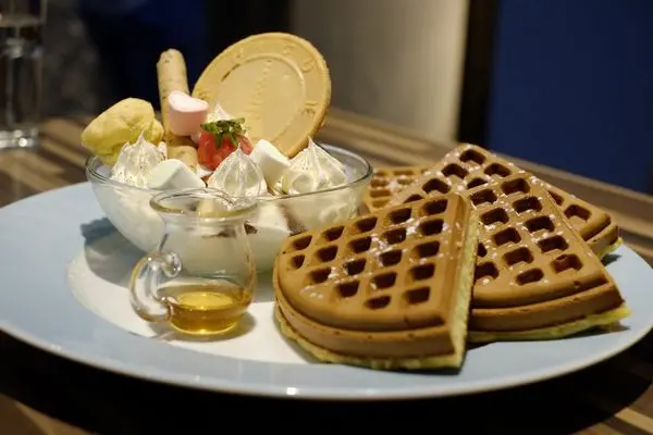 彰化員林 雙雙咖啡double2cafe - 花生抹茶奶昔很特別，鬆餅鬆軟好吃，員林下午茶，聚餐好地方 