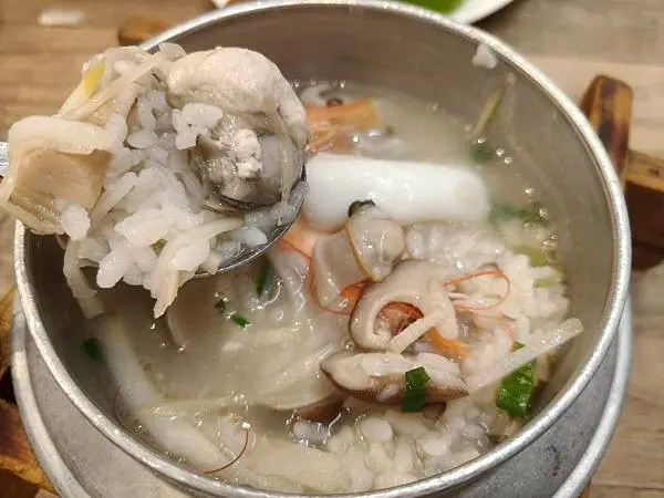 台北延三夜市正宗台式經典美食小吃推薦-東時鮮蚵-香氣爆棚用料