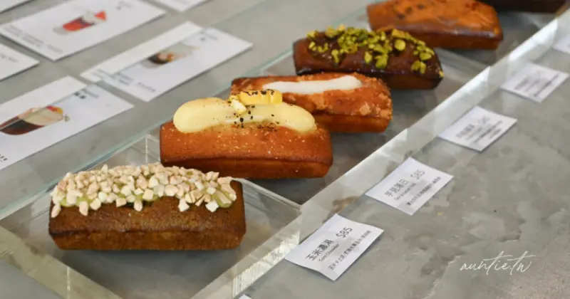 台中咖啡廳推薦！PHASE Coffee外帶吧台像酒吧，海鹽奶蓋咖啡必搭費南雪。