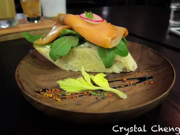 【台北美食推薦】甲級寫字樓 寬敞空間文青氣息 一個人用餐也很悠哉 碳烤透抽也太軟Ｑ推薦(南港City link 捷運美食 )