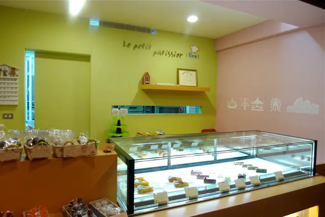 April 11, 2011  咖啡小自由 Caffè Libero ＆ 雷斯理 Le petit pâtissier  