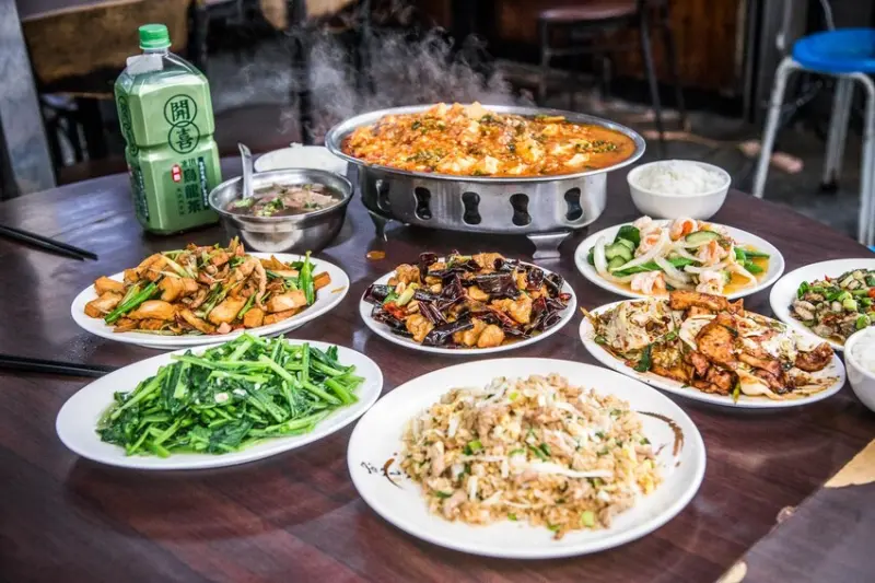 台北快炒推薦香而廉小館：平價美味、菜色無雷，中山區必吃快炒店