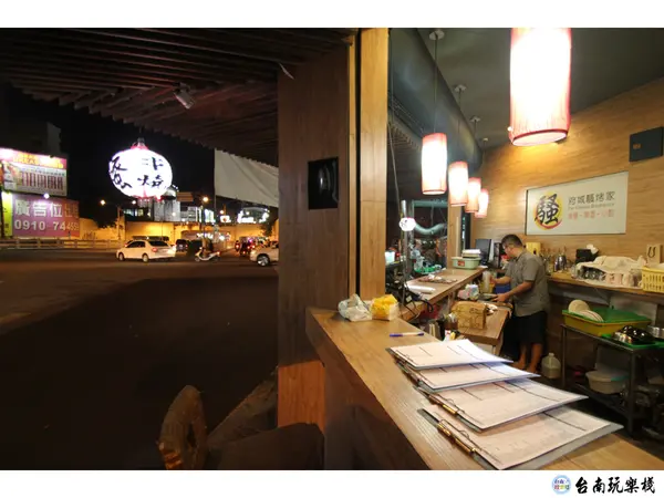 深夜食堂【府城騷烤家】深夜小酌攏底這，碳香美味騷烤家