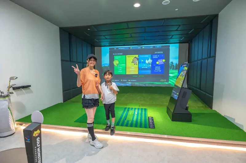 GOLF MONSTERS｜室內竟然也能打高爾夫！最新2025台北松山區景點推薦，聯誼、團建、商務聚會超時尚都會運動，不怕風吹雨淋的台北高爾夫球場推薦