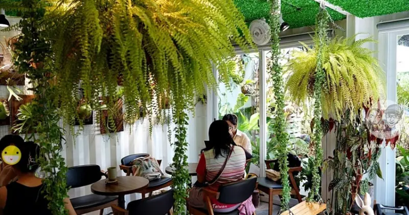 台中沙鹿最美貨櫃咖啡廳！兔子採櫻桃綠意植栽秘境，烤棉花糖焦糖鬆餅必點。