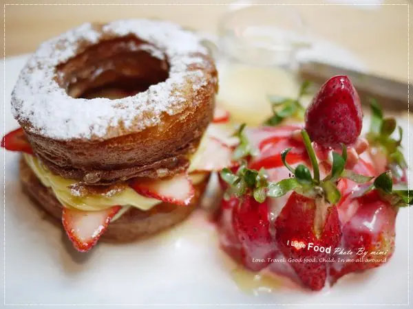 [美食]排到暈頭轉向也要來吃好夯的草莓可拿滋。松山文創旁DRIP cafe好滴咖啡