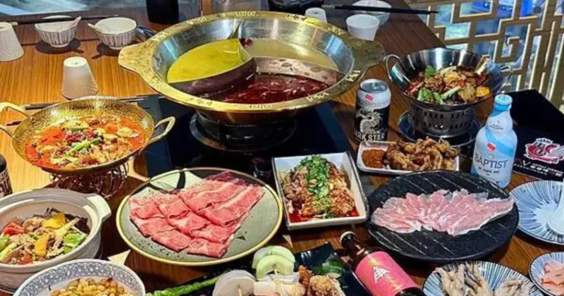 西門町麻辣鍋推薦「ABV串串啤酒館」重慶串串鍋，萬華宵夜新選擇。