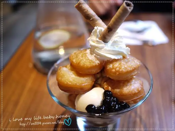 【美食】珍珠奶茶口味的迷你可拿滋讓我讚不絕口啊!。Drip cafe好滴咖啡 忠孝店