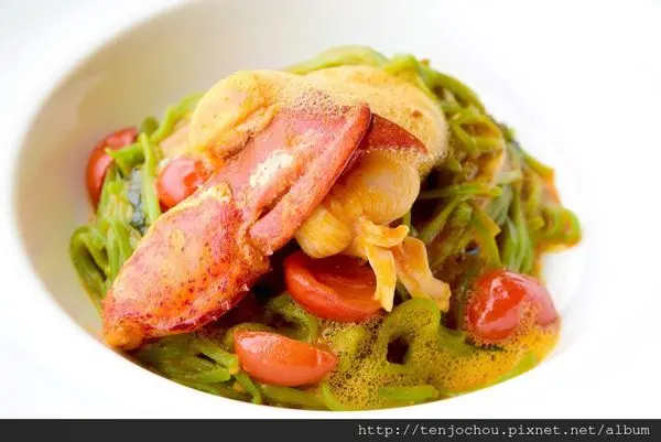 花花，甲飽沒【台北食記】香格里拉台北遠東國際大飯店 馬可波羅餐廳 午餐新選擇！俯瞰大台北美景 浪漫情人求婚餐廳推薦