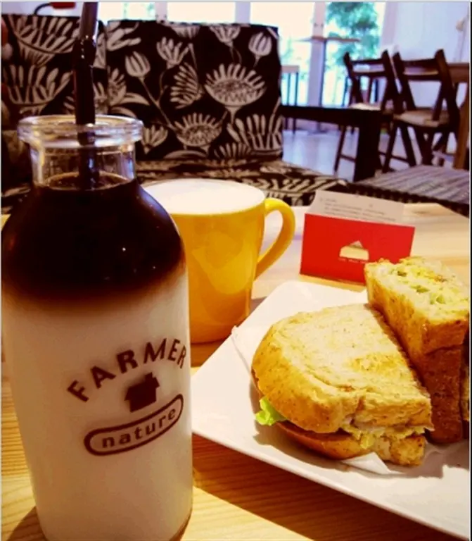 在台中喝到小學生拿鐵－呼嚕Forro Cafe B&B! 