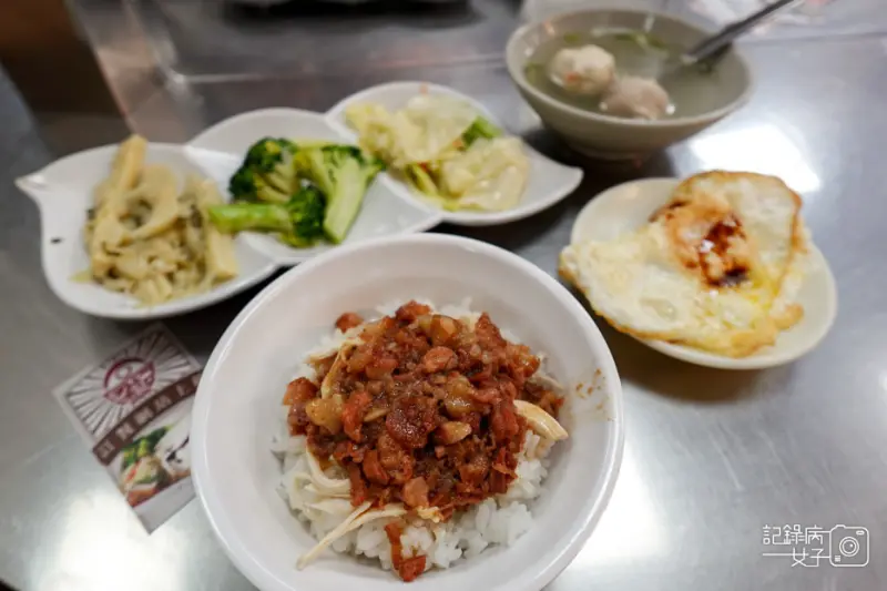 【台北中山區】梁記嘉義雞肉飯x木曜四超玩一日雞肉飯店員x美味單人雞魯飯套餐