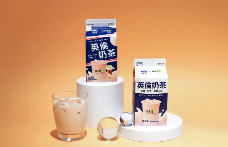 一瓶喝出英倫風！鮮茶道 × 福樂聯名 推出「英倫奶茶」 全家便利商店 10/29 獨家開賣。