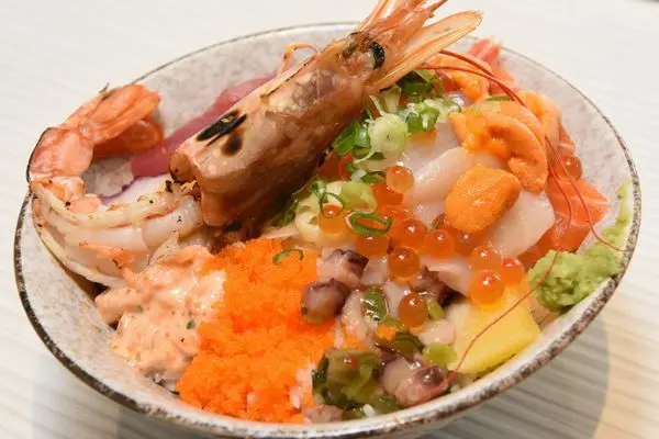 【台南握壽司、生魚片】午餐時段新選擇『秀壽司』～鄰近台南夢時代～