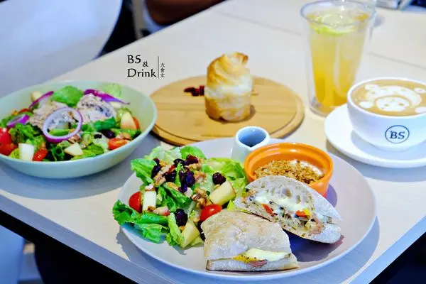 [內湖美食] BS and Drink-內湖不限時,有Wifi插座咖啡廳，還有來自美國的Cruffin可頌馬芬呢！(附完整菜單menu) 內湖咖啡廳/內湖聚餐/內湖下午茶/內湖甜點