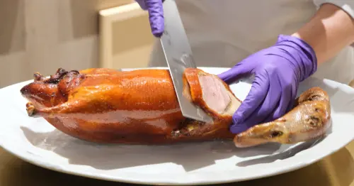 烤鴨1190元搶吃！信義區新開「芯聚苑」必吃菜推薦，4大優惠吃起來。