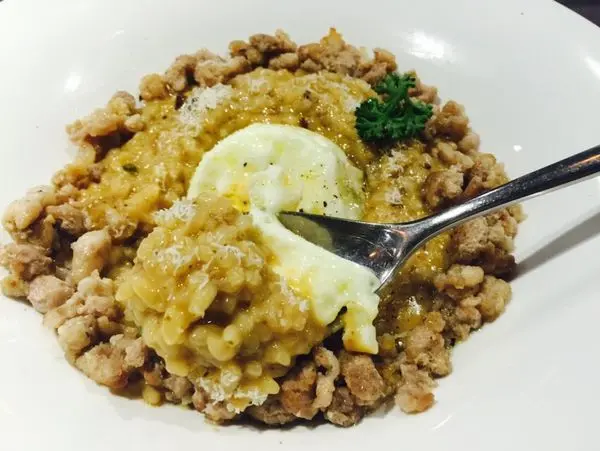 捷運忠孝敦化✿瓦法奇朵✿地雷餐廳...令人失望的牛排