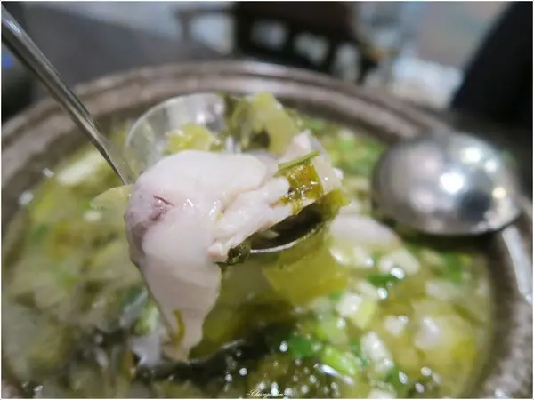 台北 捷運松江南京站 中國瘋實料火鍋~老人小孩都可吃的重慶酸菜魚火鍋