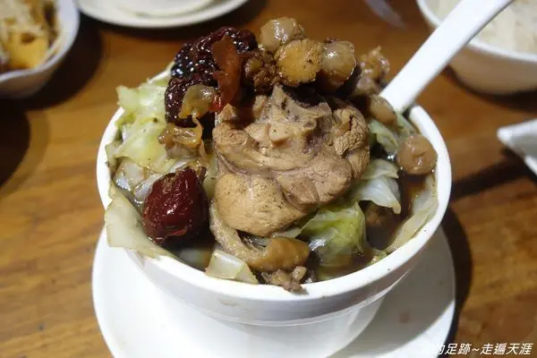 [食記] 台大醫院養生美食 - 雙月食品社 ~ 冬令進補，美味健康的雞湯