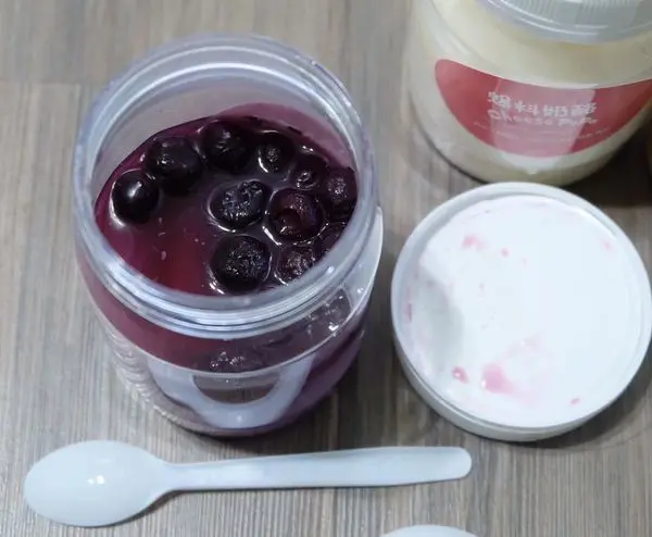 [台中食記]西屯區/爆料奶酪販賣機/台中第一家甜點販賣機，手工熬煮果醬，口味更新速度挺快的