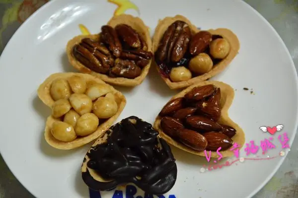 [禮盒。堅果塔]  心心相印、甜蜜滋味的健康好物 ~ 鴻鼎菓子繽紛堅果塔禮盒